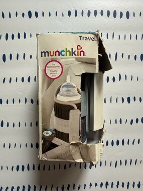 Munchkin Travel Car Bottle Warmer in Black and Cream